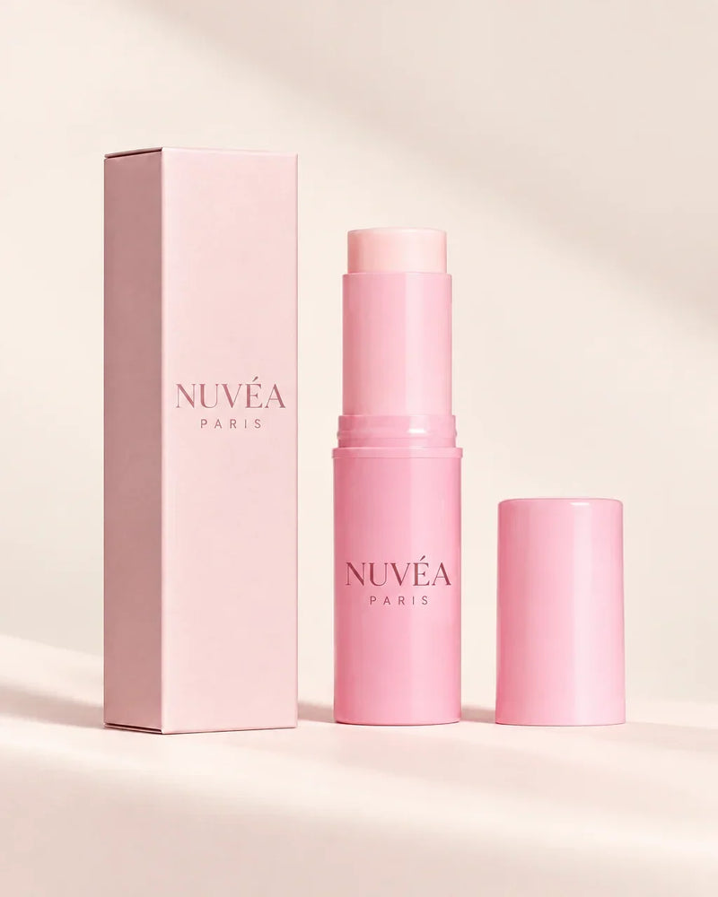 Baume Éclat Nomade rose NUVÉA PARIS avec sa boîte et son capuchon