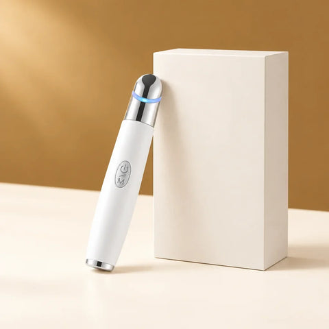 Stylo Regard Lisse et boîte neutre sur une surface crème